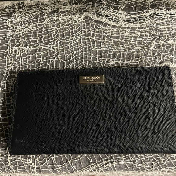 Brand NEW WITH TAGS Kate Spade wallet.  Never used - Picture 1 of 5